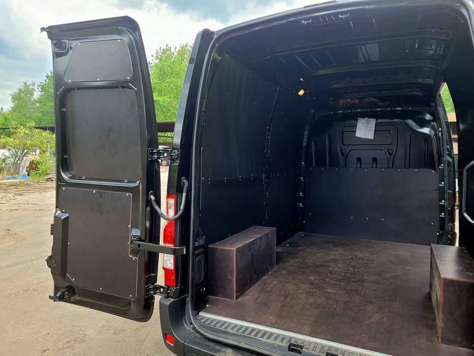 Zabudowa busa, Renault Master L2H2 zabudowa paki ze sklejki