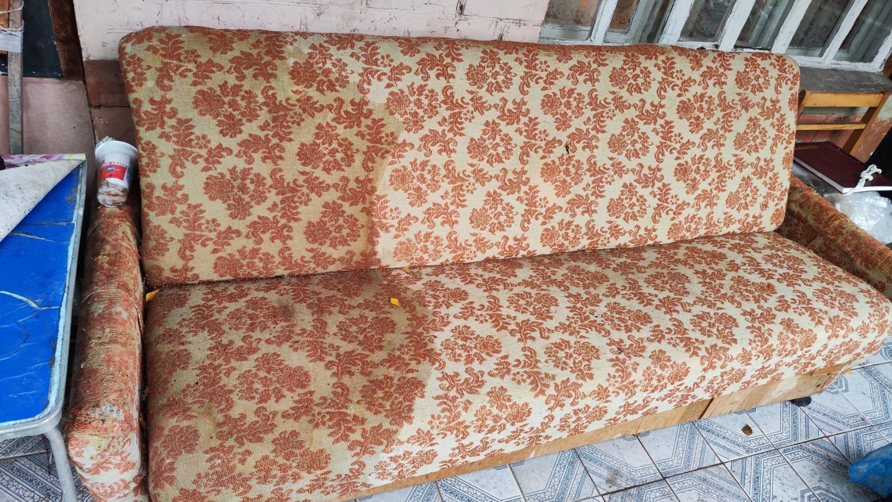Отдам старый советский диван