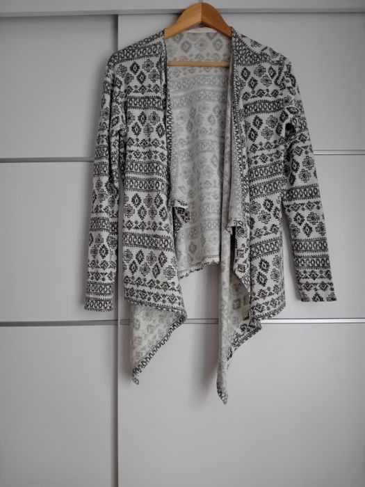Kardigan H&M 170 narzutka asymetryczna biała we wzroki