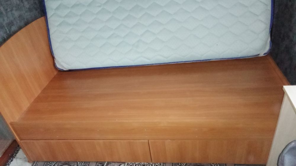 Кровать,матрас новий