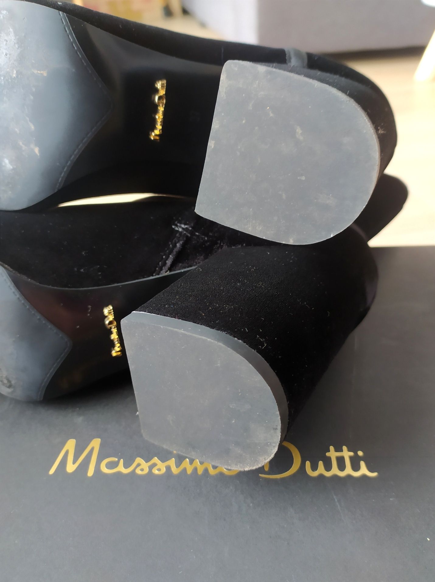 Czarne botki Massimo Dutti