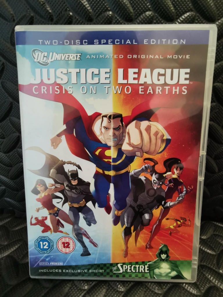 Liga sprawiedliwości Kryzys na dwóch ziemiach - DVD stan idealny
