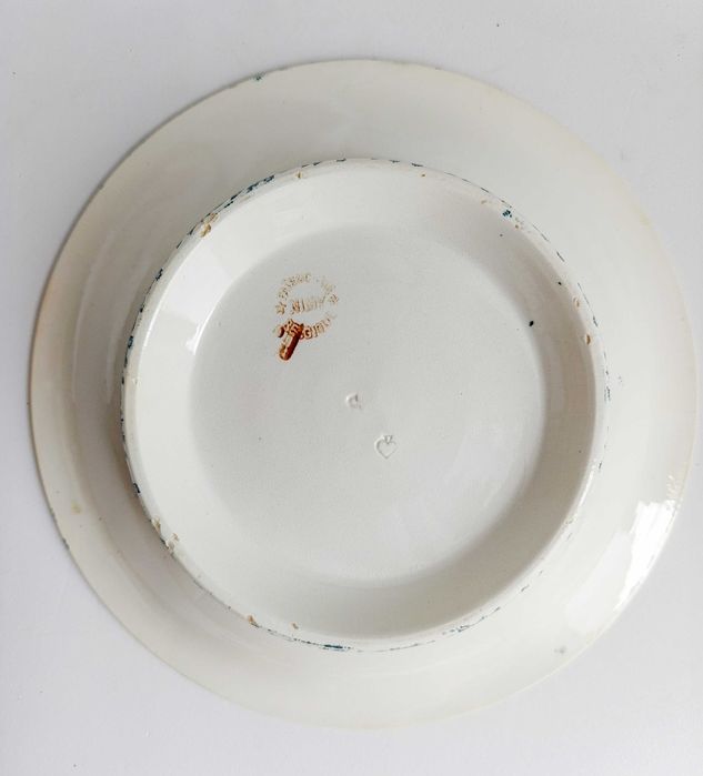 Prato em Faiança com Base