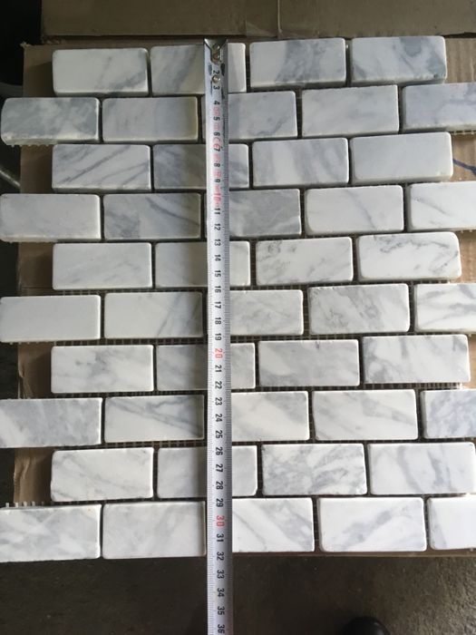 Oryginalny włoski marmur carrara - mozaika - jodełka - wzory - kamień