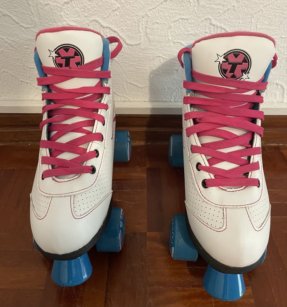 Patins de 4 Rodas - Como Novos!