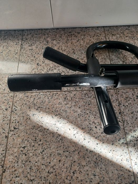 Barra de elevações para porta