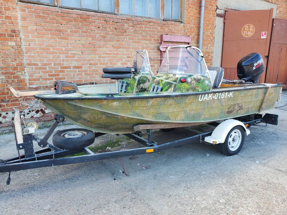 Лодка з мотором Южанка 2