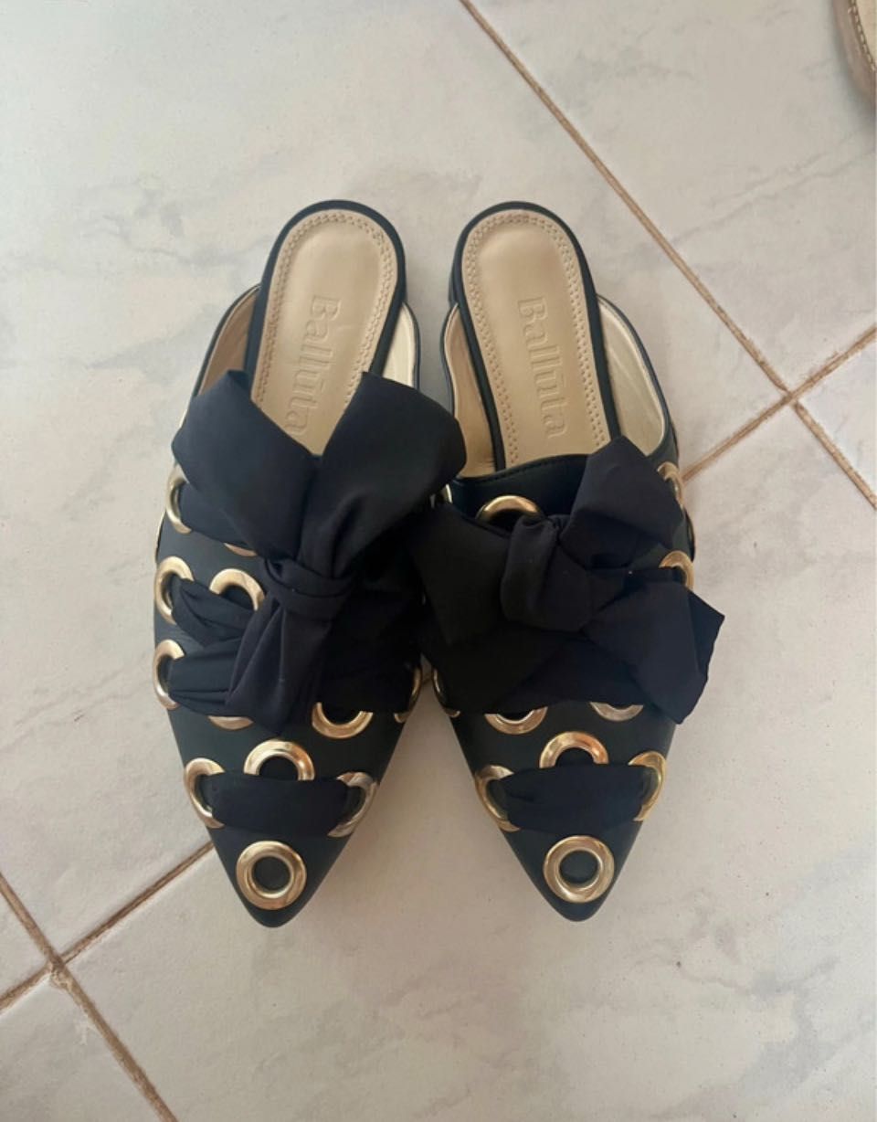 Mules pretas e douradas novas