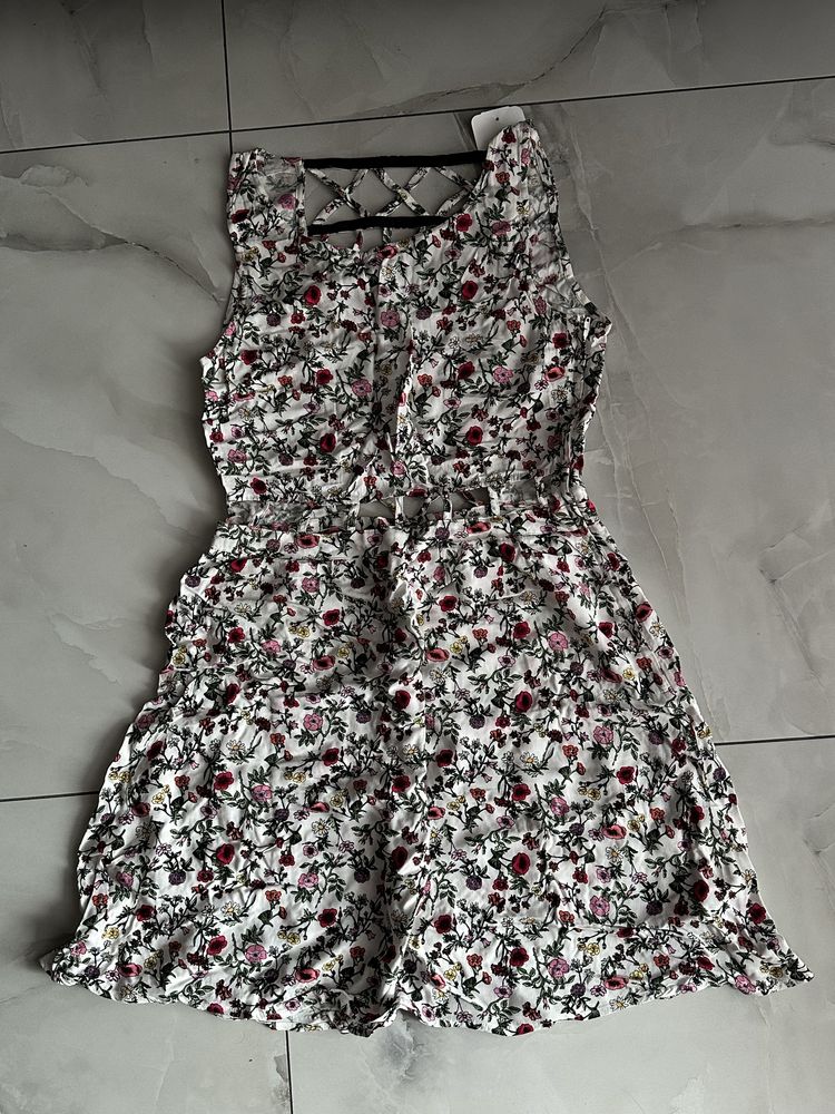 Sprzedam sukienkę damską marki H&M ( rozmiar M )