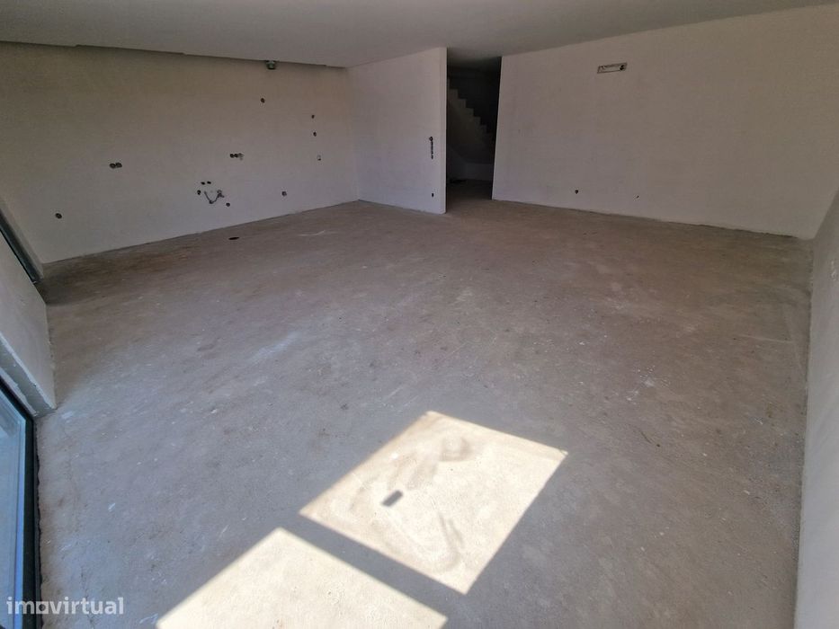 Moradias de Luxo em Santa Maria de Lamas T3.