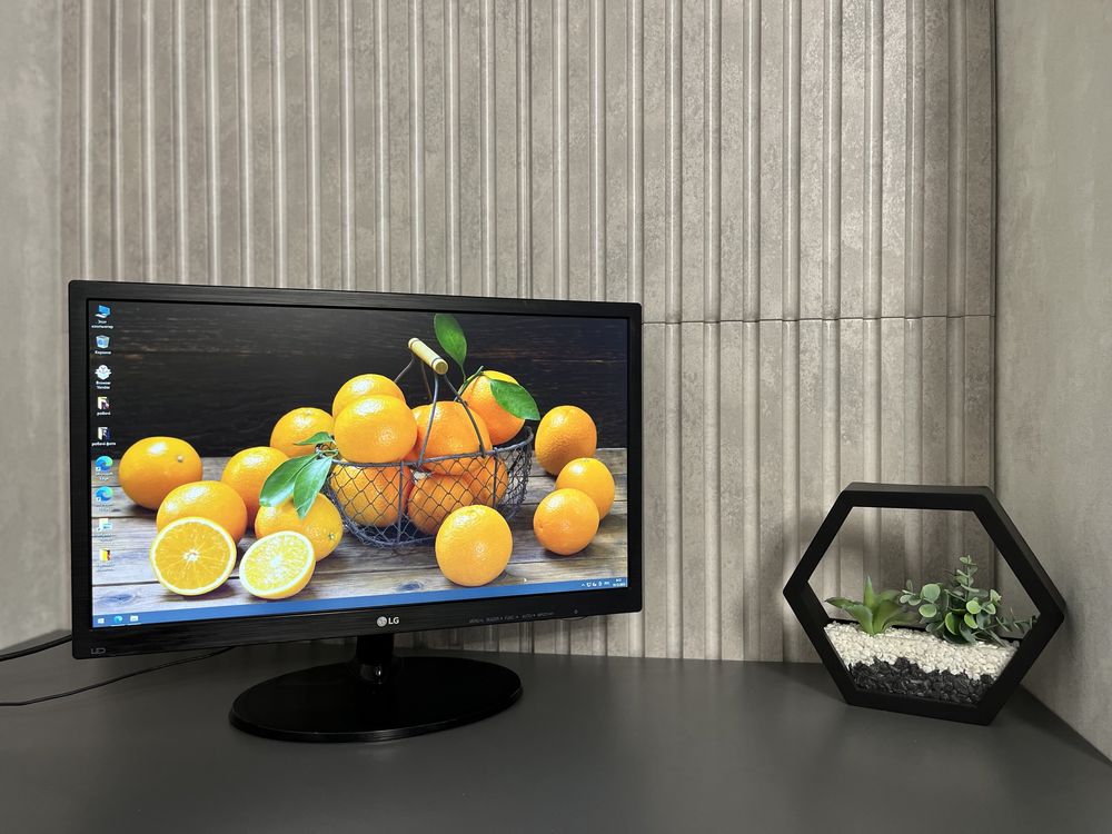 Відмінні монітори LG 22 дюйми 22M38A-B VGA full hd