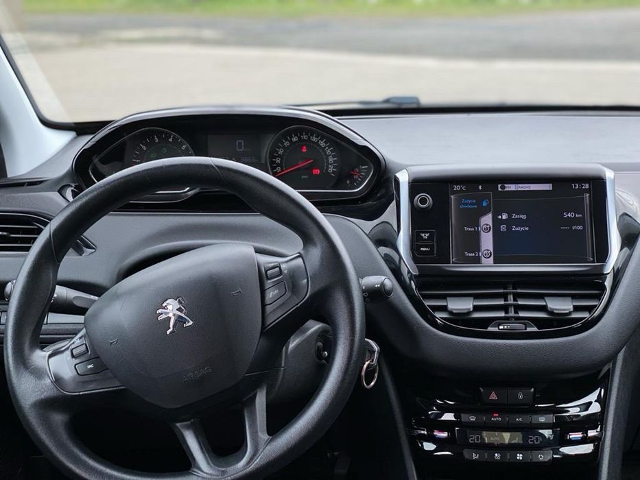 Автомобіль Peugeot 208 2012