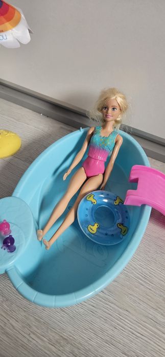 asen , zestaw plażowy + 2x barbie