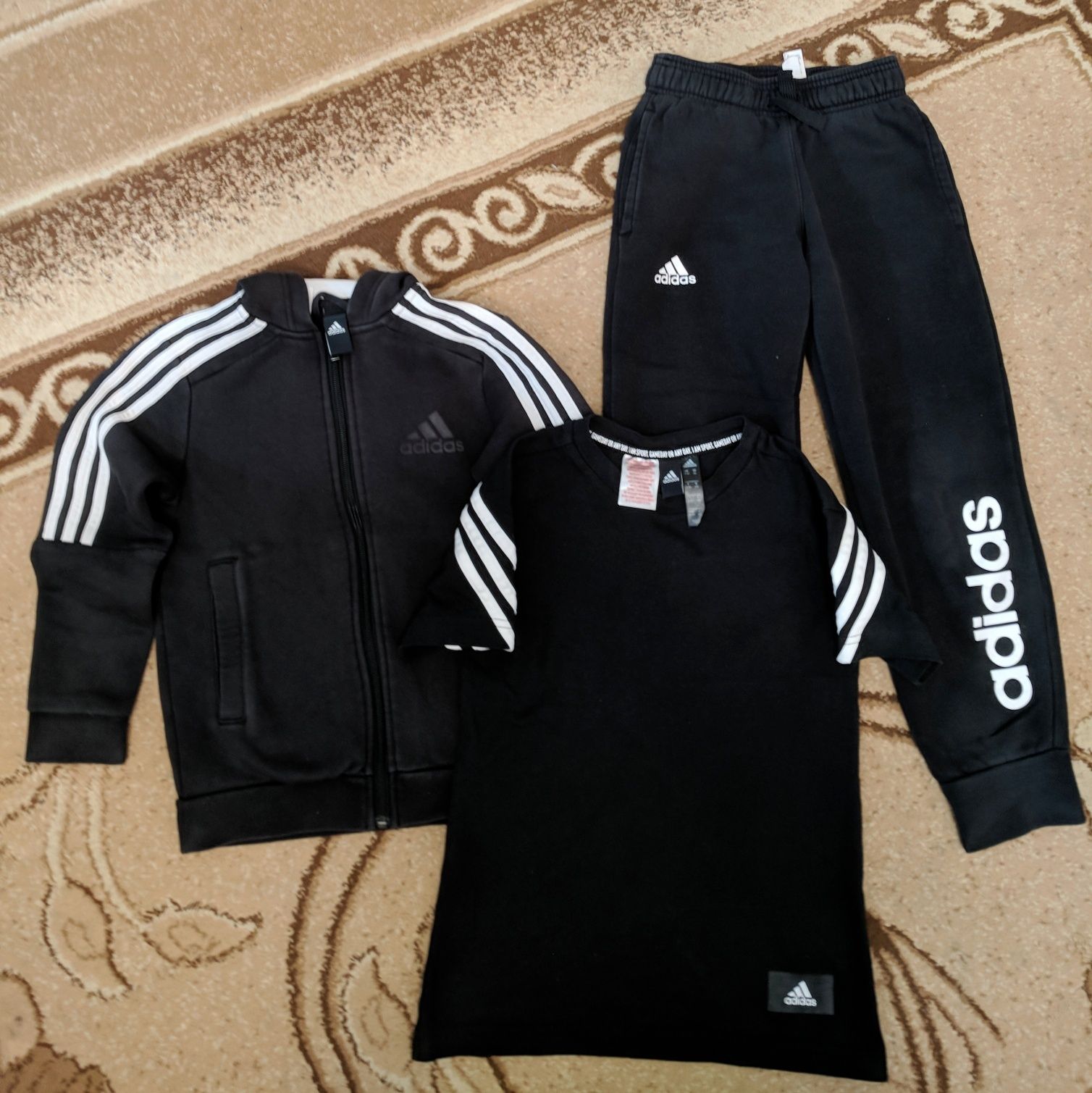 Продам оригинальный спортивный костюм adidas