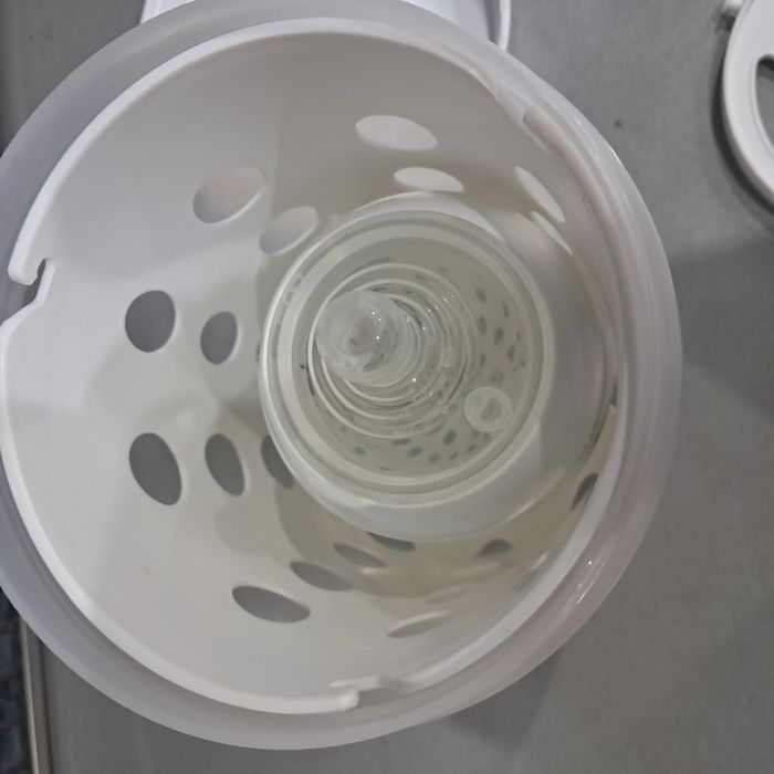 Sterylizator na 1 butelkę marki Tommee  Tippee