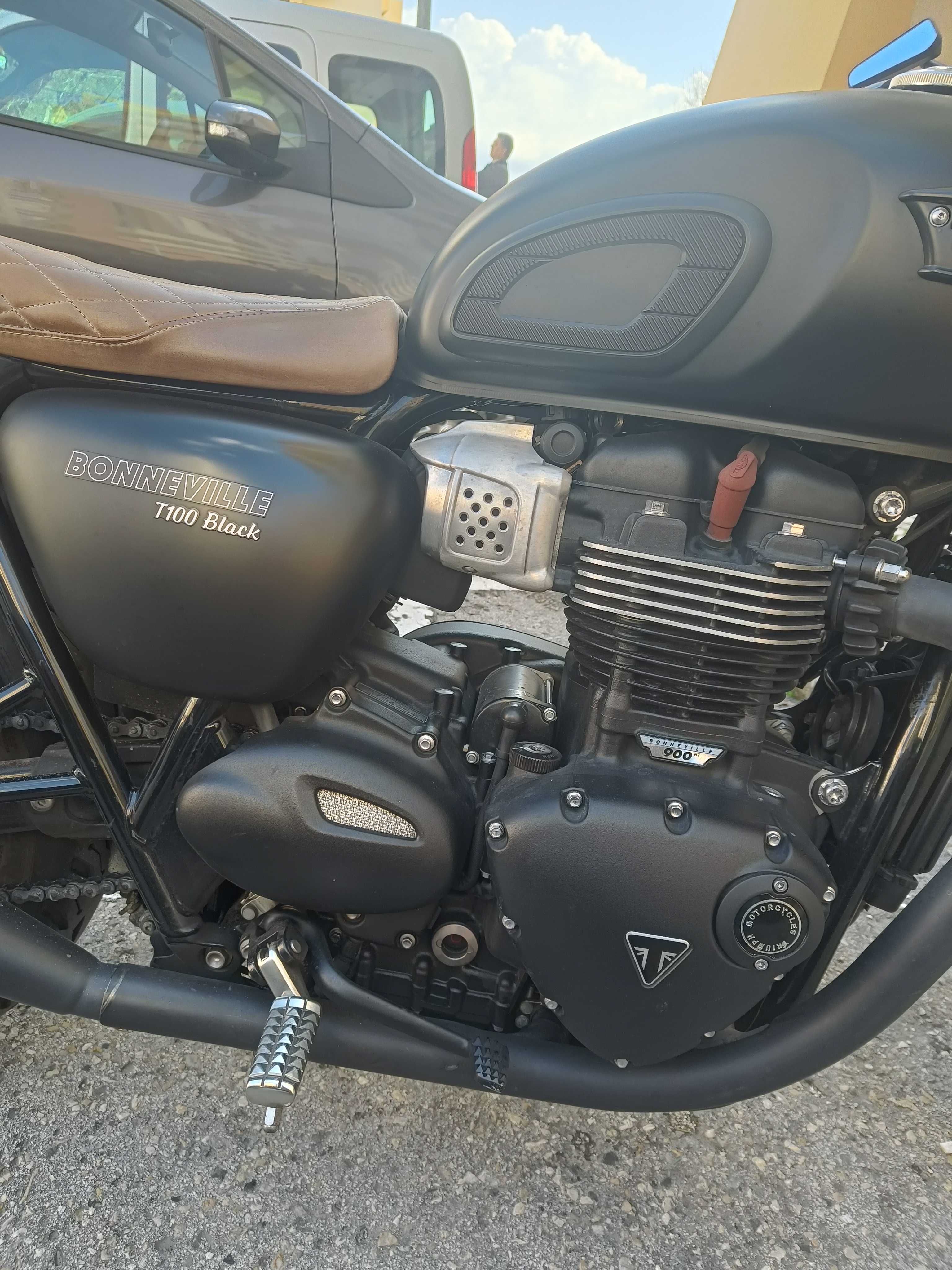 Triumph Bonneville T100 Black Edition