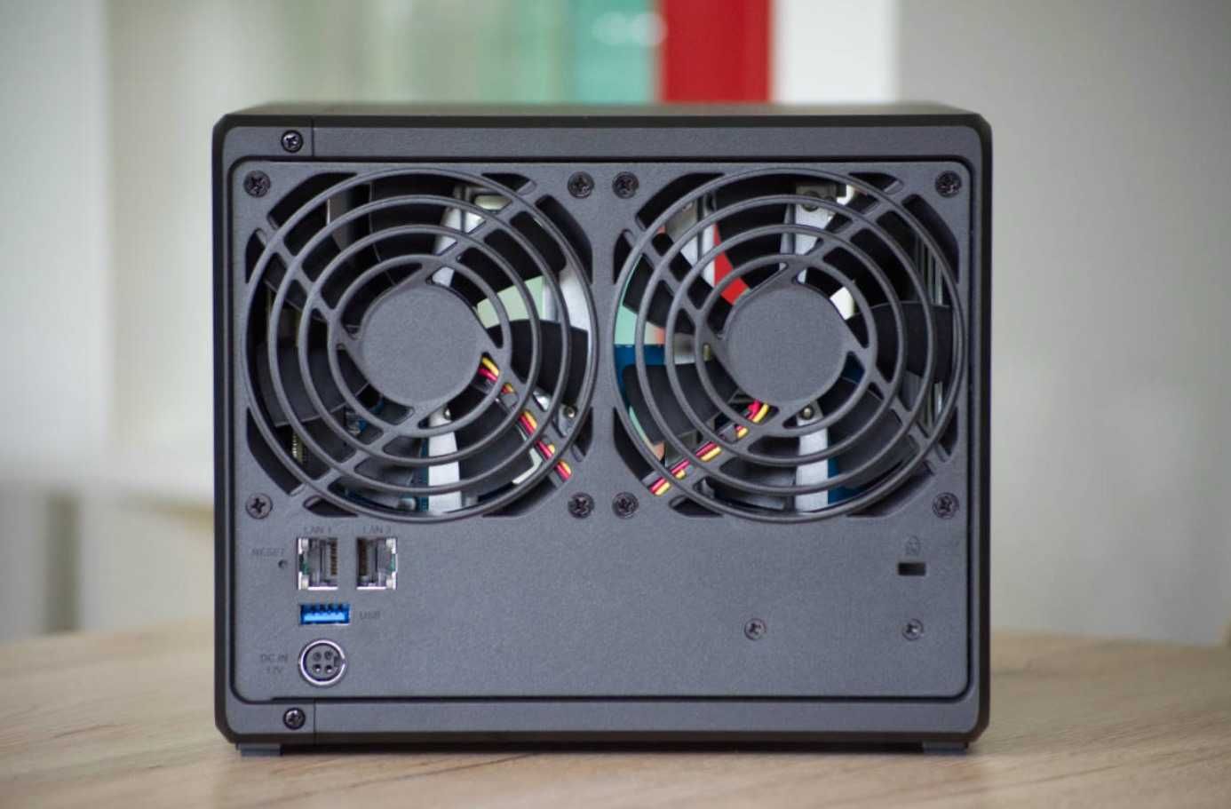 Synology DS420+ NASi 4-zatokowy serwer + SSD cache M.2 NVMe 512GB