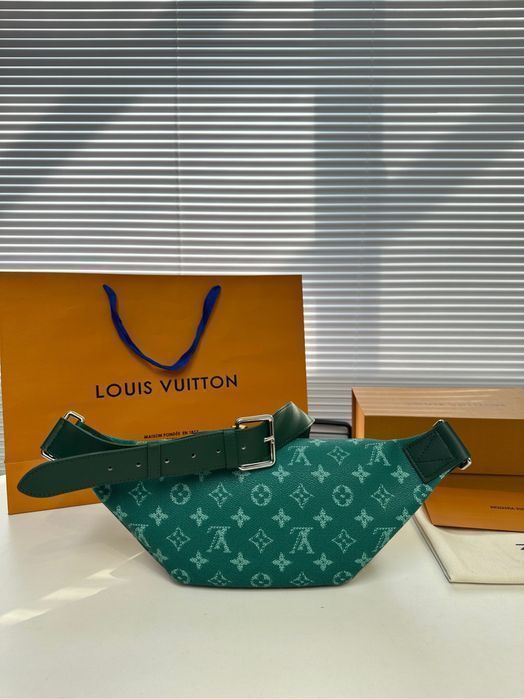 Банака Louis Vuitton зеленая monogram shadow  сумка