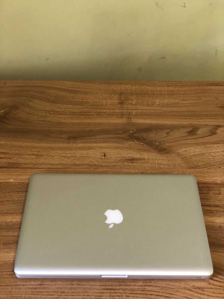 Ноутбук Apple Macbook Pro A1286 core i7 ОЗУ 4гб з Німеччини