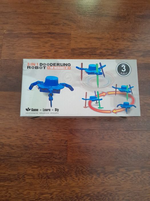 Детский игровой конструктор  " Робот художник.".