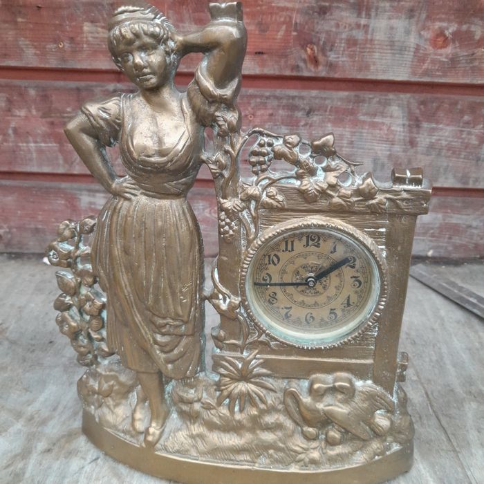 Piękny zegar mosiężny kominkowy