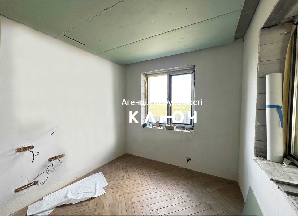 Продам сучасний будинок в мальовничому місці.