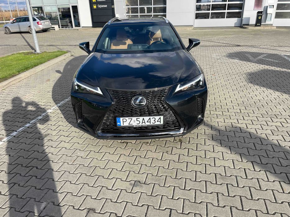 LEXUS UX 250h  2024 ideał , ,niski przebieg,faktura/vat w cenie/184km