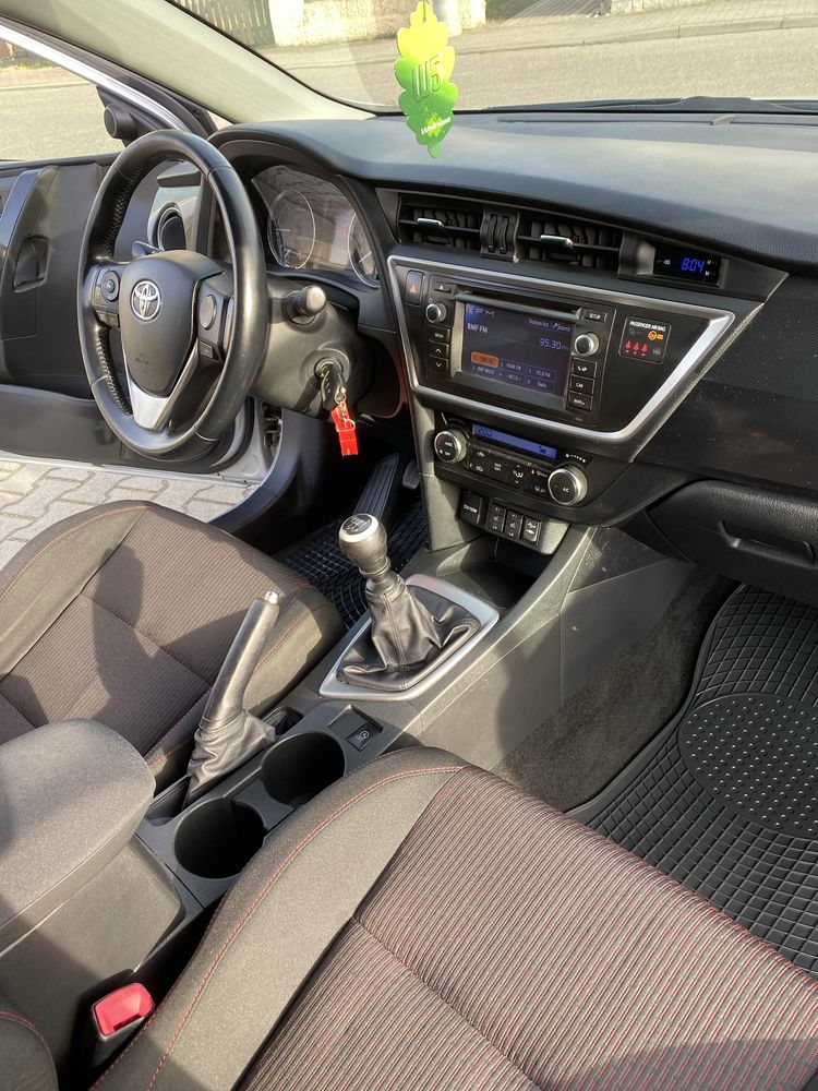 Toyota Auris 2014 r 2.0 diesel najbogatsza wersja serwisoana w Aso Fv