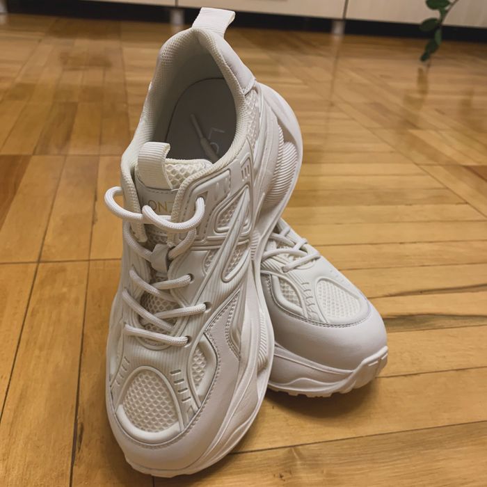 Кросівки жіночі Lonza білі