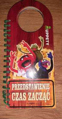 Książeczka dla dzieci - zawieszki na drzwi Muppety 2013