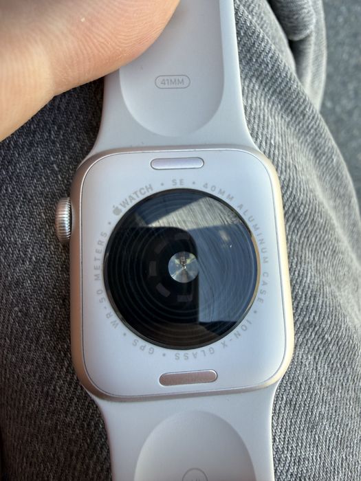 Продам Apple watch se2 40 mm