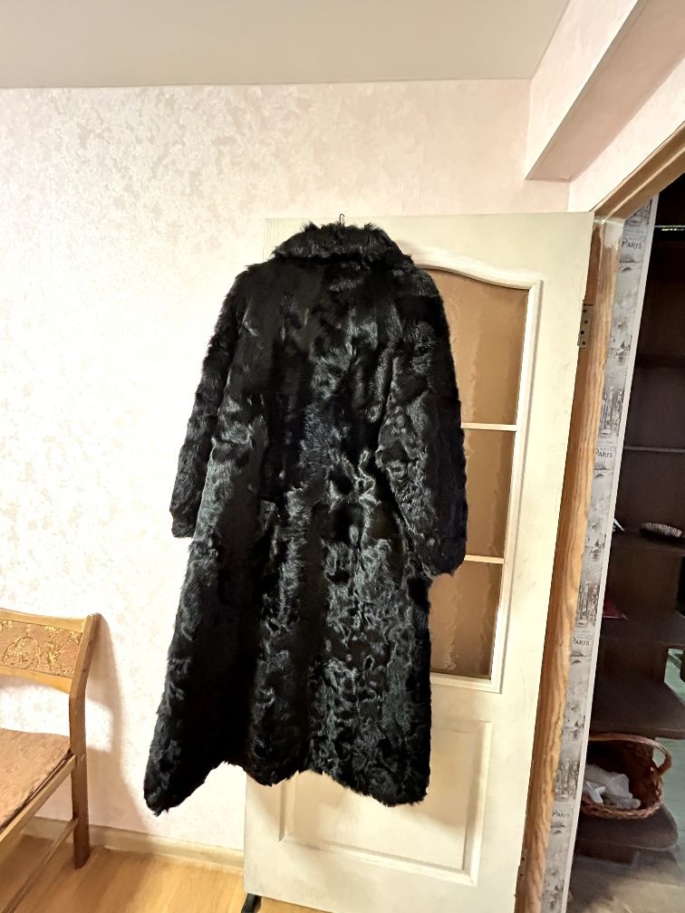 Шуба женская из каракуля