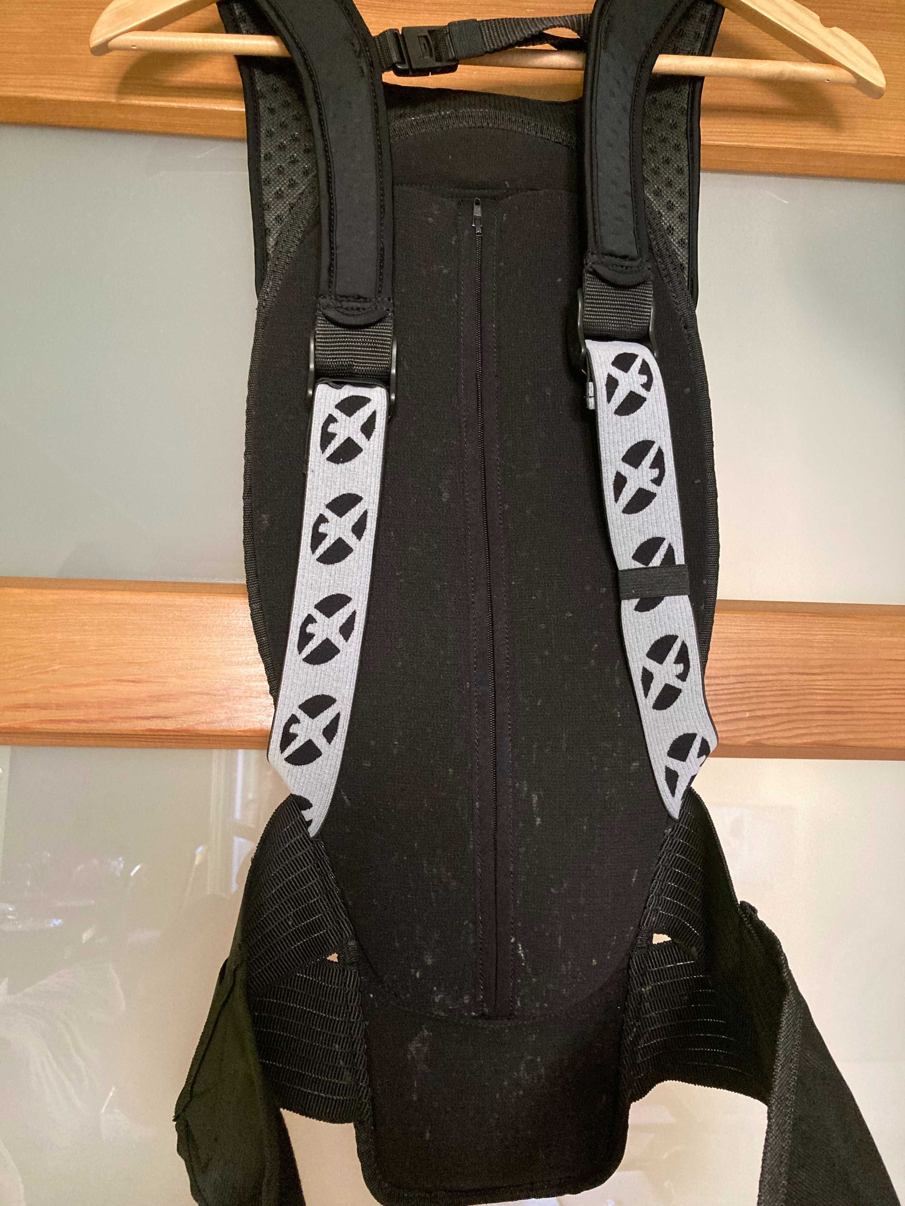 Ochraniacz (żółw) narciarski snowboard, kamizelka kręgosłupa