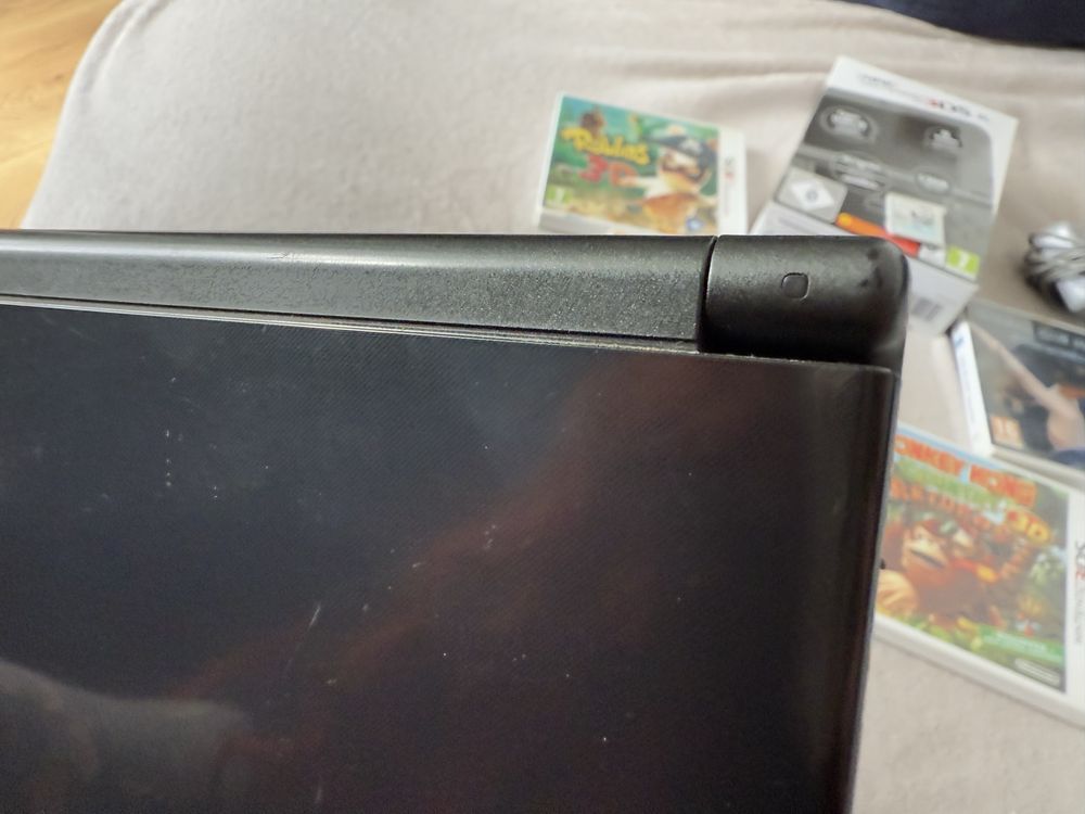 New nintendo 3DS XL z 6grami, ładowarka, rysikiem i pudełkiem