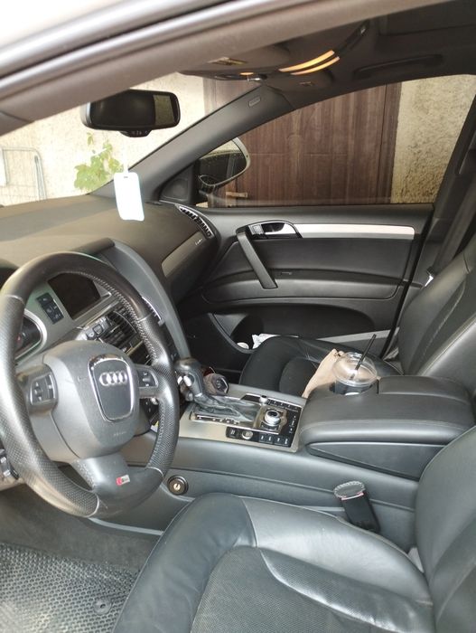 Продам audi q7 2011 год 3.0 дизель s-line комплектация то есть полная