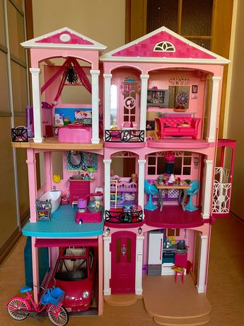 Domek Barbie Dreamhause z akcesoriami.
