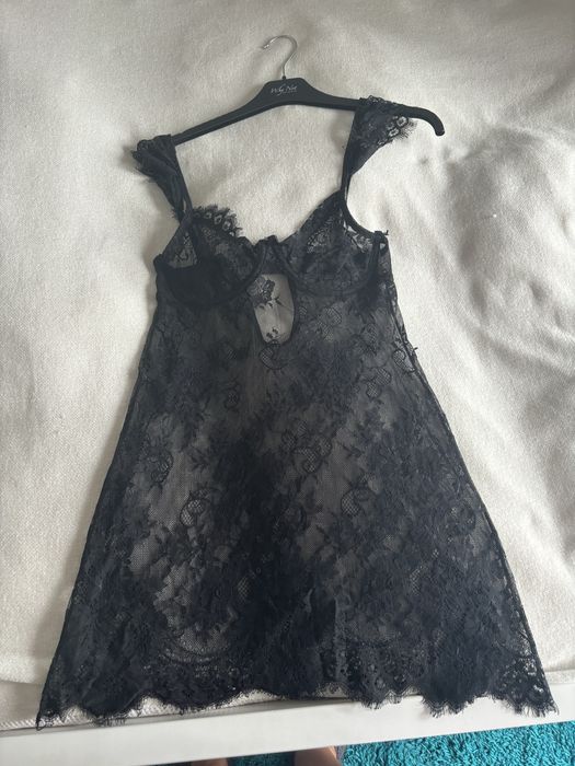 Czarna koronkowa bielizna do spania