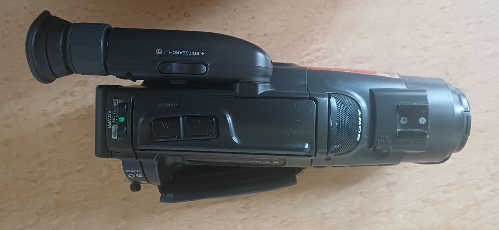 Видеокамера Sony CCD-FX270E