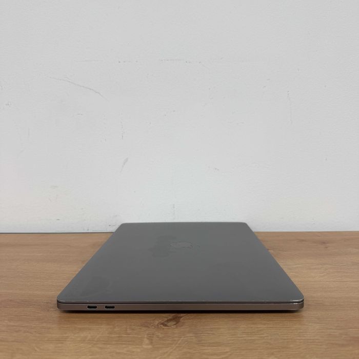 Macbook Pro 2018 { i7| 16gb | 256 GB ssd } Гарантія . SV31932