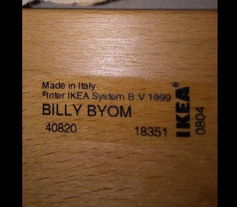 Porta nova Billy ikea duas diferentes
