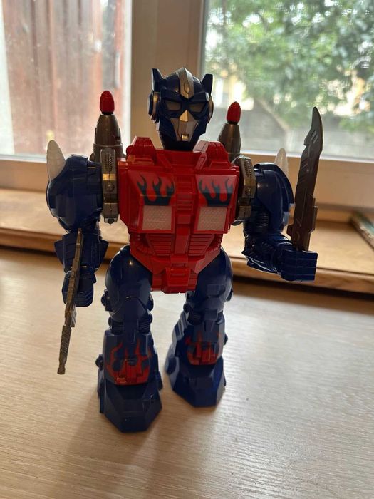 Інтерактивний робот Оптімус Прайм висотою 23 см