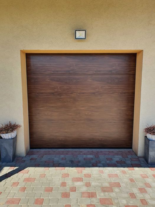 Brama garażowa orzech 3000x2125