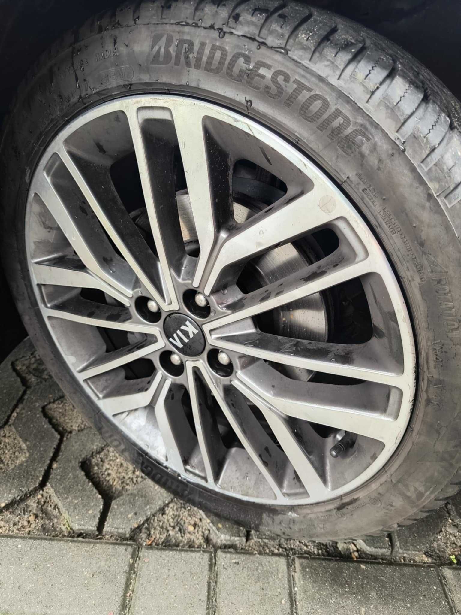 Zestaw 4 oryginalnych kół Kia Rio GT line z oponami i czujnikami TPMS