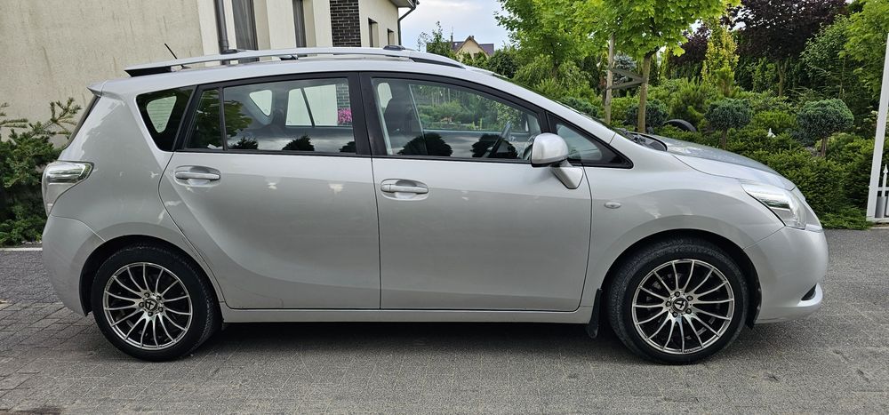 Toyota Verso 2011 r.  7 osób 2.2 DCAT