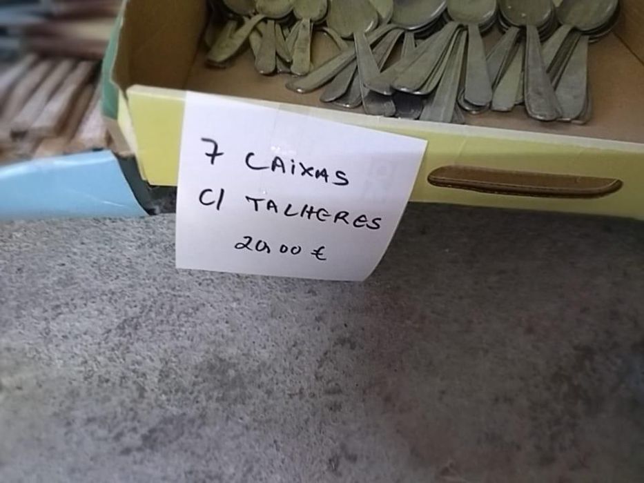 Conjunto variado de talheres