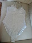 białe body bawełniane