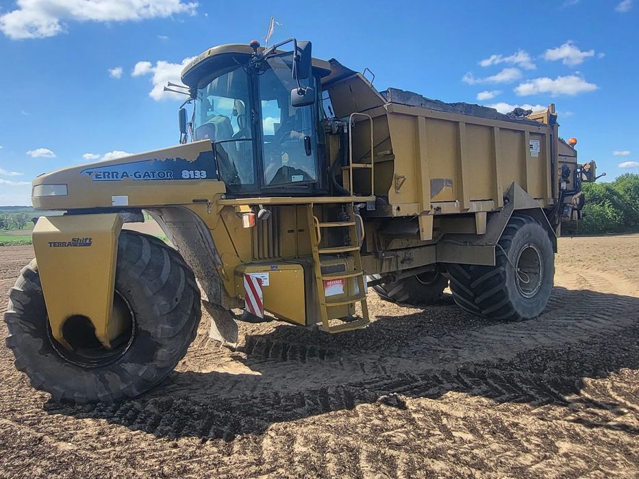 Challenger Terra-Gator 8133  Samojezdny rozrzutnik obornika terragator 8133