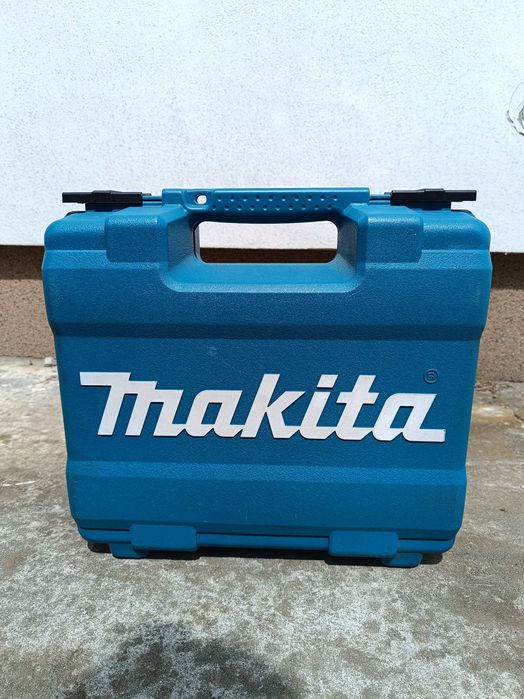 Makita Hp1631Kx3 Wiertarka Udarowa w Walizce 710w  74-częściowy Zestaw