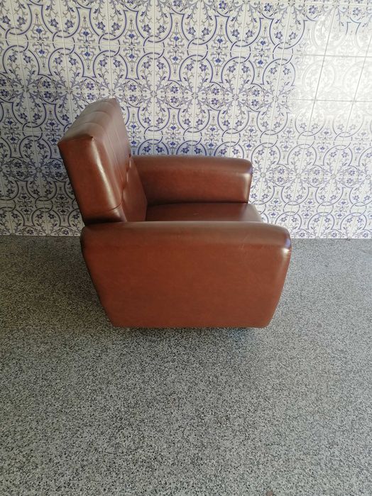 Cadeirões em pele, castanhos