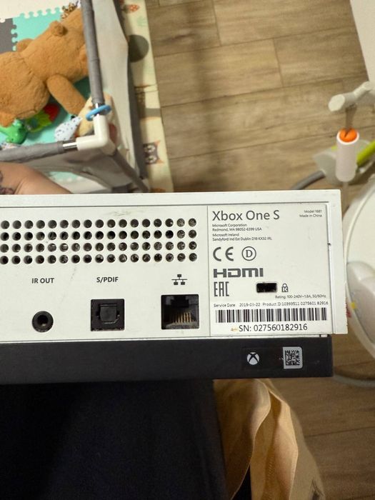 Zestaw Xbox One S + 2 pady Kinect + kierownica Logitech G920